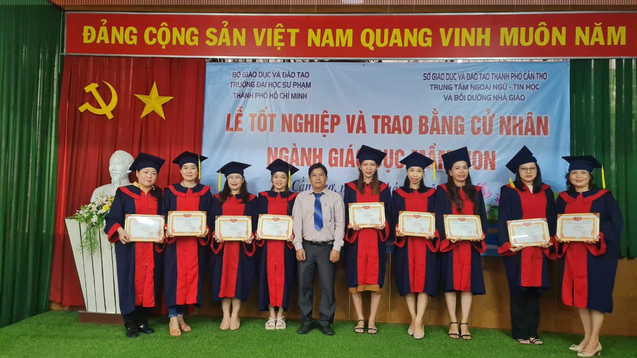 //ttgdnngdtxcantho.edu.vn/files/images/album-anh/le-TN-GDMN-K19-20/7.jpg